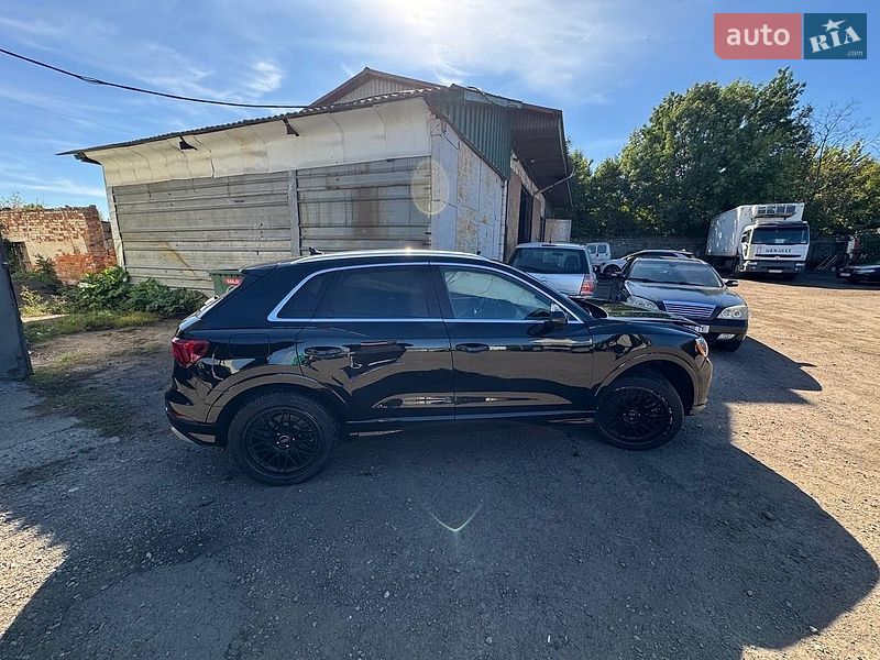 Внедорожник / Кроссовер Audi Q3 2020 в Житомире