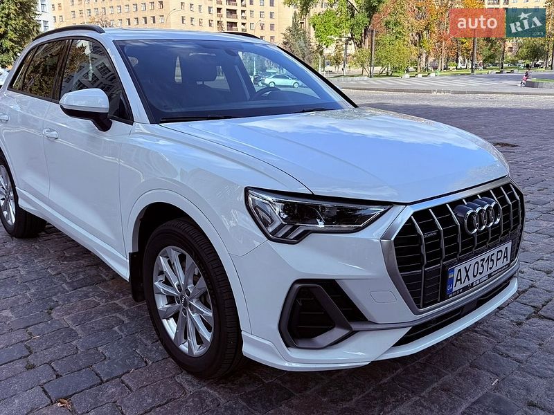 Внедорожник / Кроссовер Audi Q3 2019 в Харькове