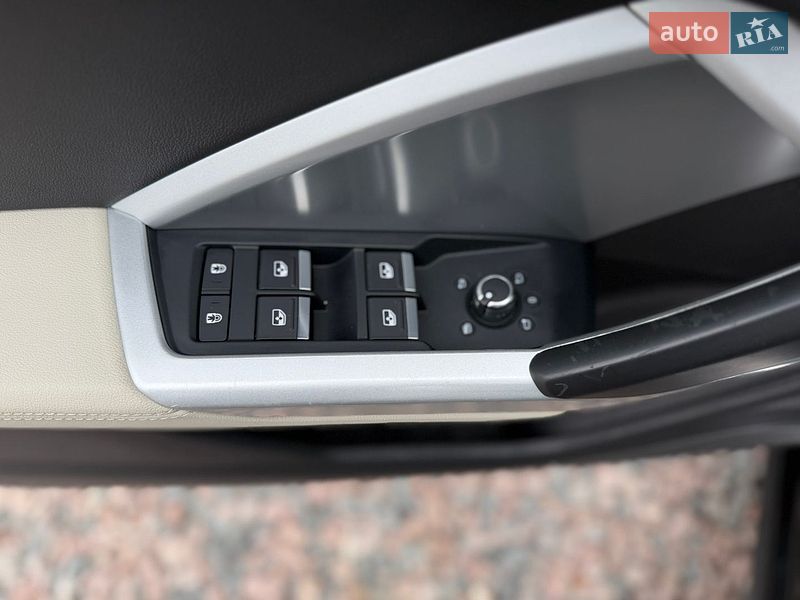 Позашляховик / Кросовер Audi Q3 2021 в Києві