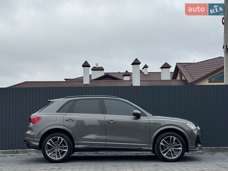 Внедорожник / Кроссовер Audi Q3 2024 в Тернополе