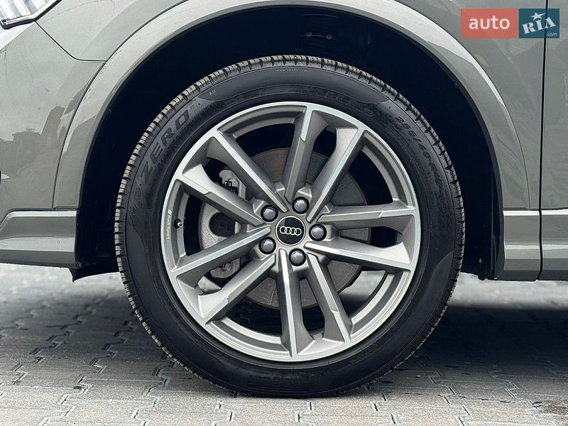 Внедорожник / Кроссовер Audi Q3 2024 в Тернополе