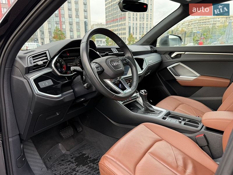 Внедорожник / Кроссовер Audi Q3 2022 в Киеве