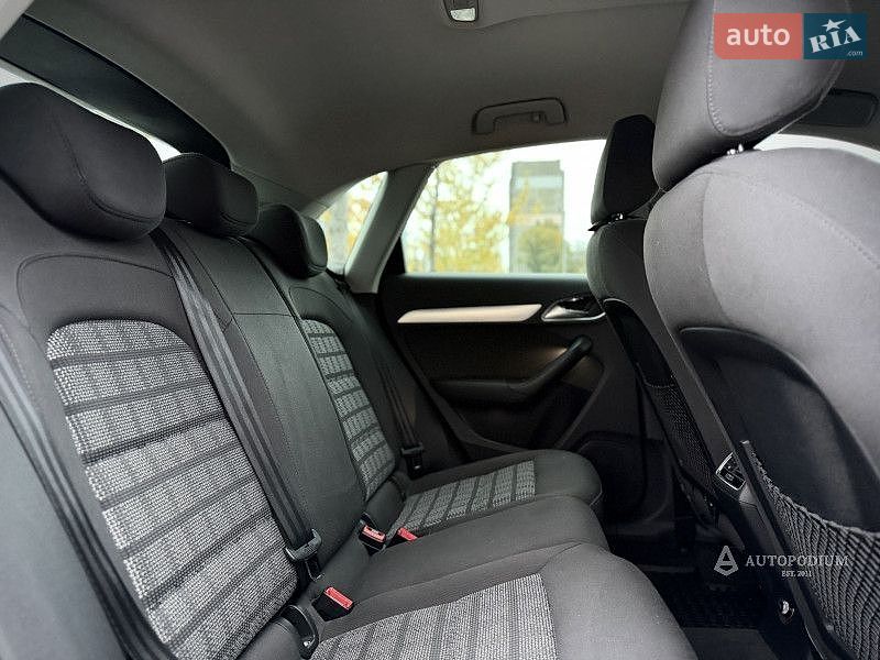 Внедорожник / Кроссовер Audi Q3 2015 в Киеве