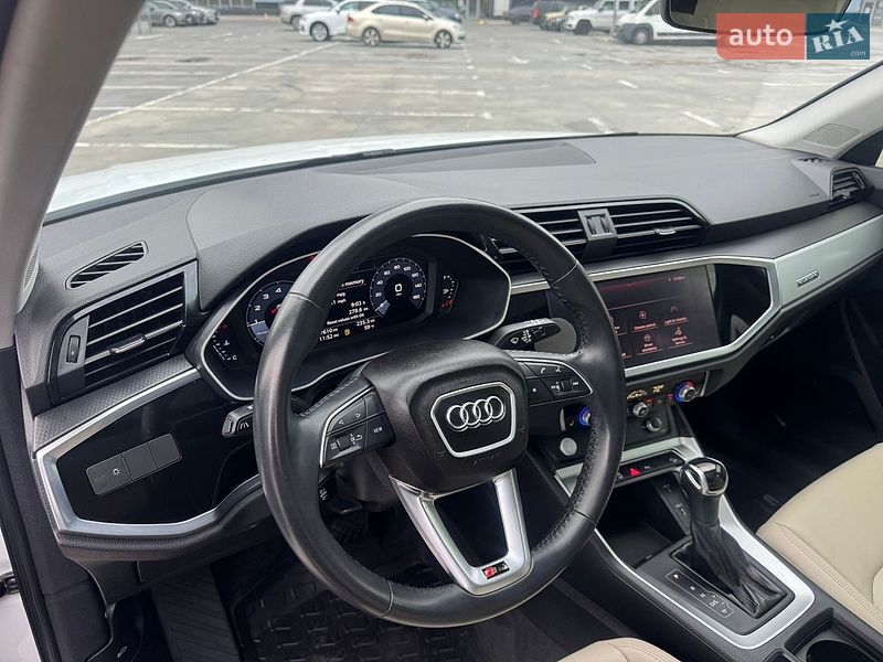Позашляховик / Кросовер Audi Q3 2020 в Києві