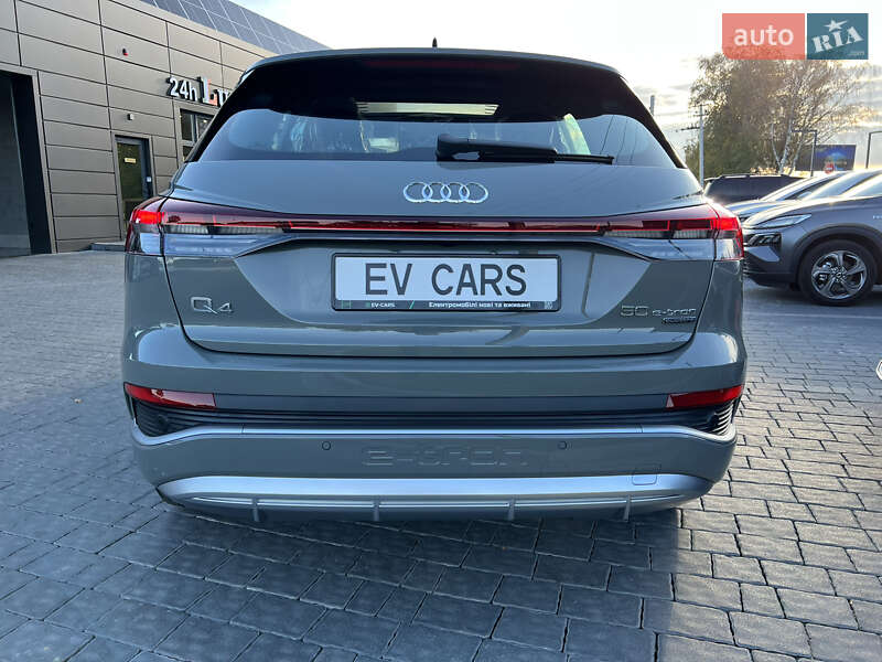 Позашляховик / Кросовер Audi Q4 e-tron 2023 в Івано-Франківську