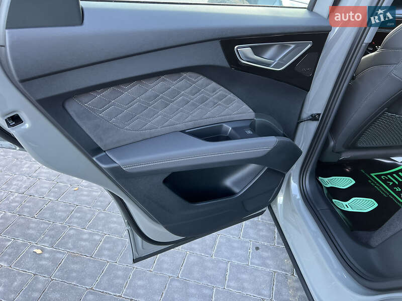 Позашляховик / Кросовер Audi Q4 e-tron 2023 в Івано-Франківську