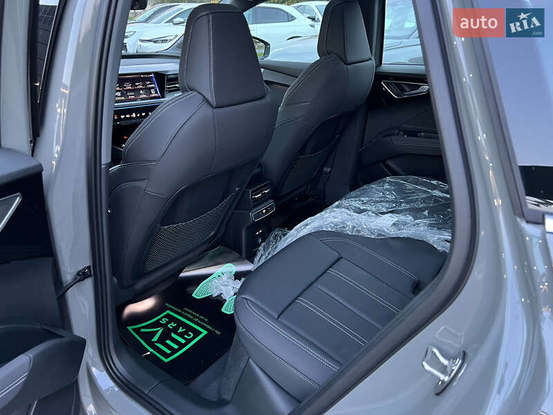 Позашляховик / Кросовер Audi Q4 e-tron 2023 в Івано-Франківську