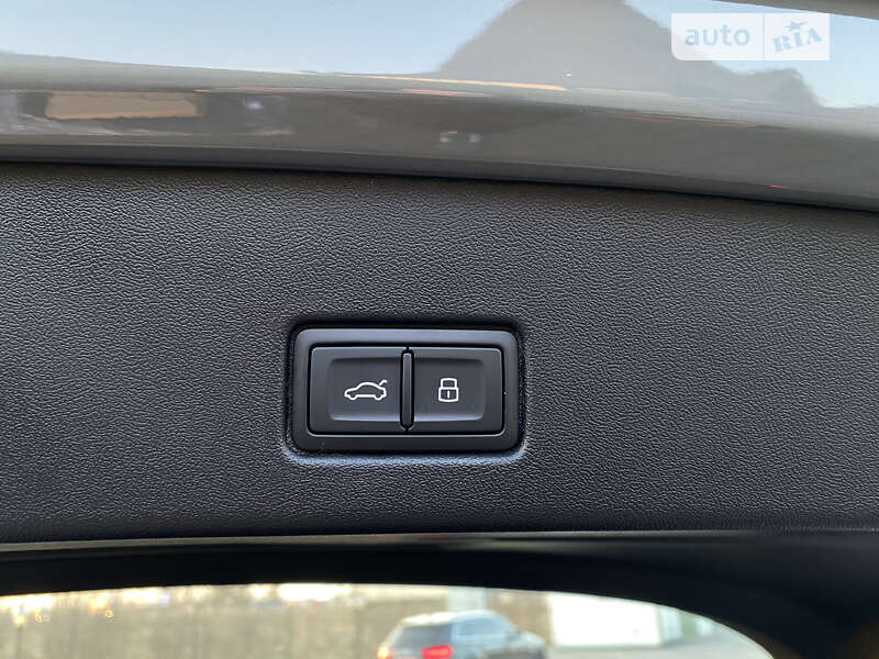 Внедорожник / Кроссовер Audi Q4 e-tron 2023 в Стрые