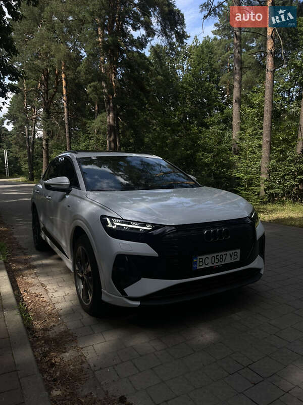 Позашляховик / Кросовер Audi Q4 e-tron 2023 в Львові