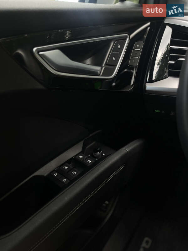 Позашляховик / Кросовер Audi Q4 e-tron 2023 в Львові