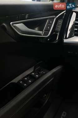 Внедорожник / Кроссовер Audi Q4 e-tron 2023 в 