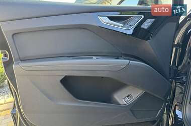 Позашляховик / Кросовер Audi Q4 e-tron 2022 в 