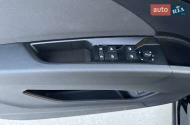 Позашляховик / Кросовер Audi Q4 e-tron 2021 в 