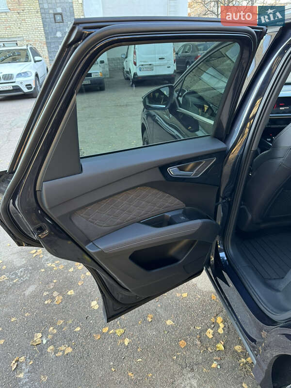 Позашляховик / Кросовер Audi Q4 e-tron 2023 в Києві