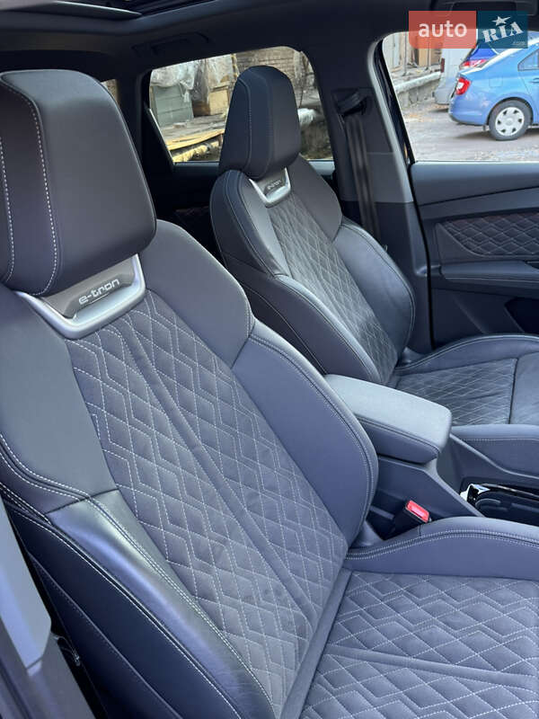 Позашляховик / Кросовер Audi Q4 e-tron 2023 в Києві