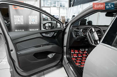 Внедорожник / Кроссовер Audi Q4 e-tron 2022 в 