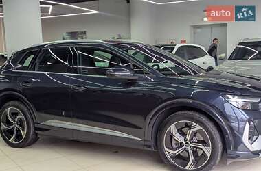 Внедорожник / Кроссовер Audi Q4 e-tron 2023 в 
