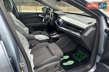 Позашляховик / Кросовер Audi Q4 e-tron 2024 в 