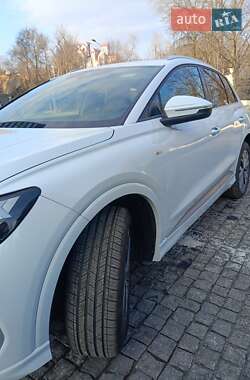 Внедорожник / Кроссовер Audi Q4 e-tron 2023 в 