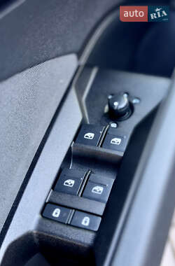 Внедорожник / Кроссовер Audi Q4 e-tron 2023 в 