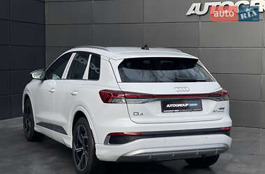 Позашляховик / Кросовер Audi Q4 e-tron 2024 в 