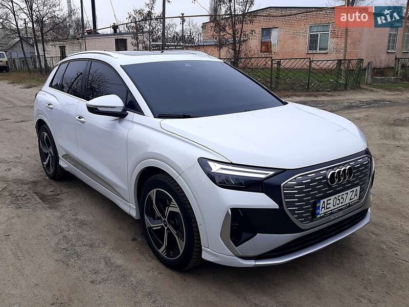 Внедорожник / Кроссовер Audi Q4 e-tron 2023 в 