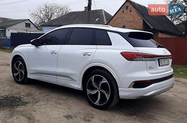 Внедорожник / Кроссовер Audi Q4 e-tron 2023 в 