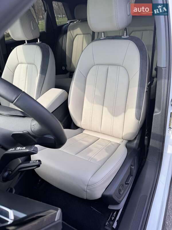 Внедорожник / Кроссовер Audi Q4 e-tron 2023 в Днепре