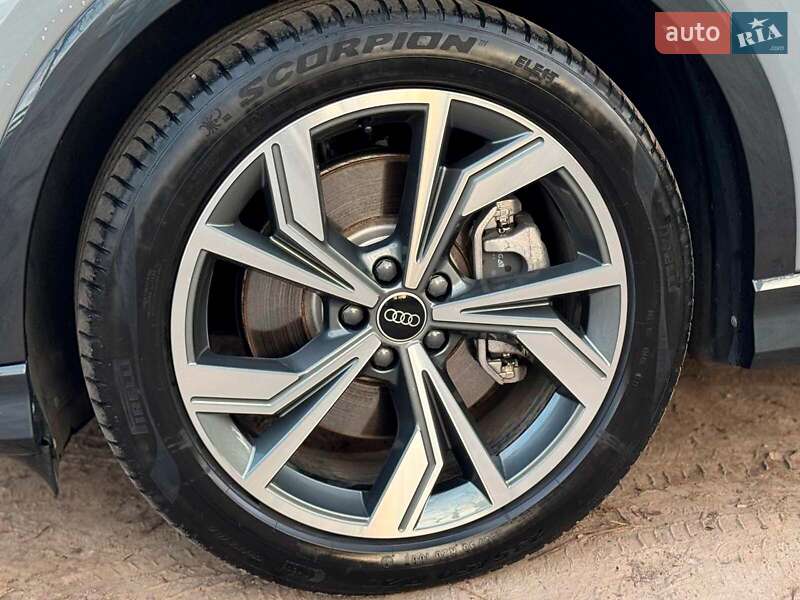 Внедорожник / Кроссовер Audi Q4 e-tron 2022 в Киеве