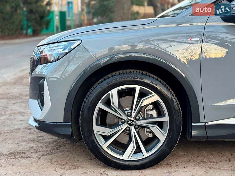 Внедорожник / Кроссовер Audi Q4 e-tron 2022 в Киеве