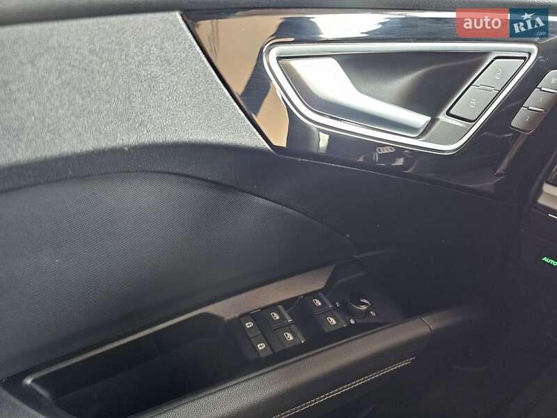 Позашляховик / Кросовер Audi Q4 e-tron 2023 в Харкові