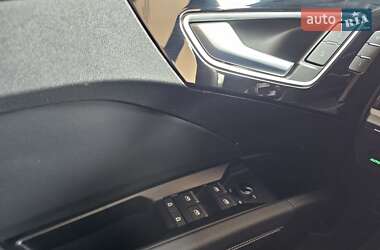 Позашляховик / Кросовер Audi Q4 e-tron 2023 в 