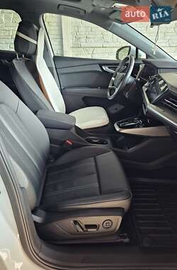 Позашляховик / Кросовер Audi Q4 e-tron 2023 в 