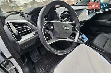 Позашляховик / Кросовер Audi Q4 e-tron 2023 в 