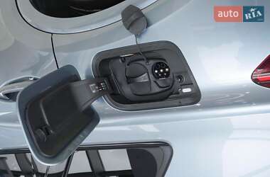 Позашляховик / Кросовер Audi Q4 e-tron 2024 в 