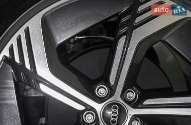 Позашляховик / Кросовер Audi Q4 e-tron 2024 в 