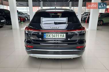 Позашляховик / Кросовер Audi Q4 e-tron 2023 в 