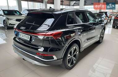 Позашляховик / Кросовер Audi Q4 e-tron 2023 в 