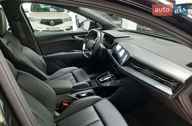 Позашляховик / Кросовер Audi Q4 e-tron 2023 в 