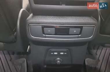 Позашляховик / Кросовер Audi Q4 e-tron 2023 в 