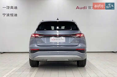 Позашляховик / Кросовер Audi Q4 e-tron 2023 в 
