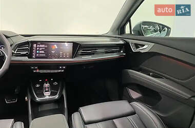 Позашляховик / Кросовер Audi Q4 e-tron 2023 в 