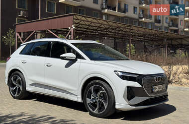 Позашляховик / Кросовер Audi Q4 e-tron 2024 в 