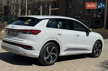 Позашляховик / Кросовер Audi Q4 e-tron 2024 в 