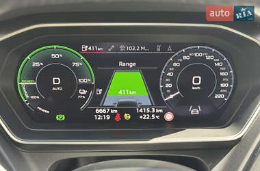 Позашляховик / Кросовер Audi Q4 e-tron 2024 в 