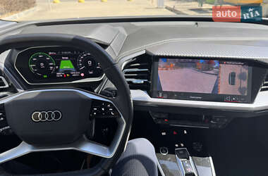 Позашляховик / Кросовер Audi Q4 e-tron 2024 в 