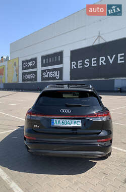 Внедорожник / Кроссовер Audi Q4 e-tron 2022 в 