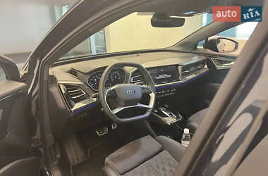 Позашляховик / Кросовер Audi Q4 e-tron 2023 в 
