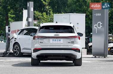 Позашляховик / Кросовер Audi Q4 e-tron 2024 в 
