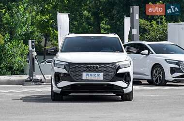 Позашляховик / Кросовер Audi Q4 e-tron 2024 в 